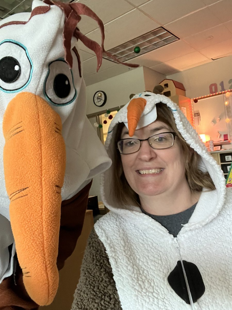 EarlyLearningDr's tweet photo. ❄️☃️ Yesterday was SNOWMAN DAY! Many of our staff & students transformed into adorable snowmen! Bundled up and having a blast, creating snow-tastic memories! Who’s ready for next year? ☃️❤️ #SnowmanDay https://t.co/1lbN0MeS3g