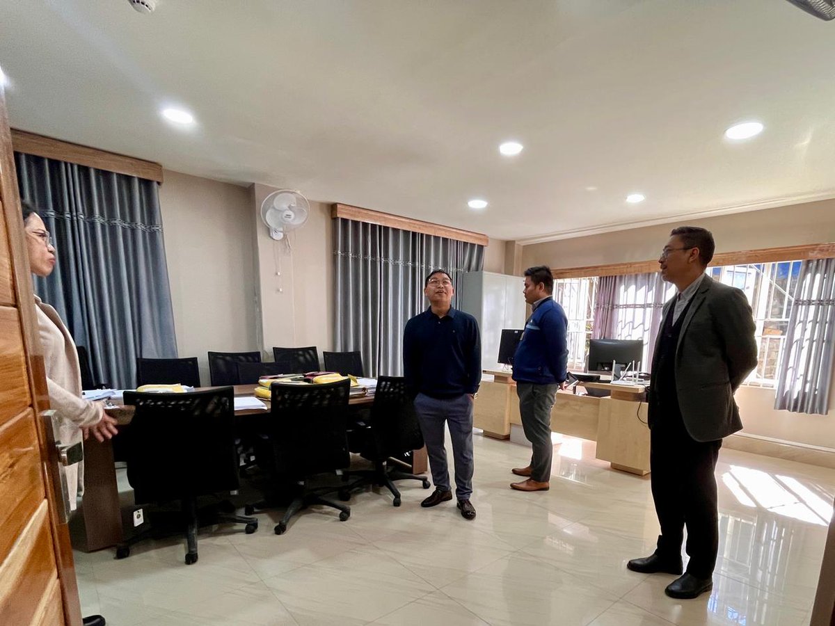 Adviser to CM Pu <a href="/Lalvenchhunga/">TBC Lalvenchhunga</a> visited the Mizoram StartUp Mission (MSUM) hub, reviewed facilities, and held a meeting with the team today. He highlighted the success of their programs like Kailawn &amp; Rahbi in empowering Mizo youth. #MSUM #StartupSuccess