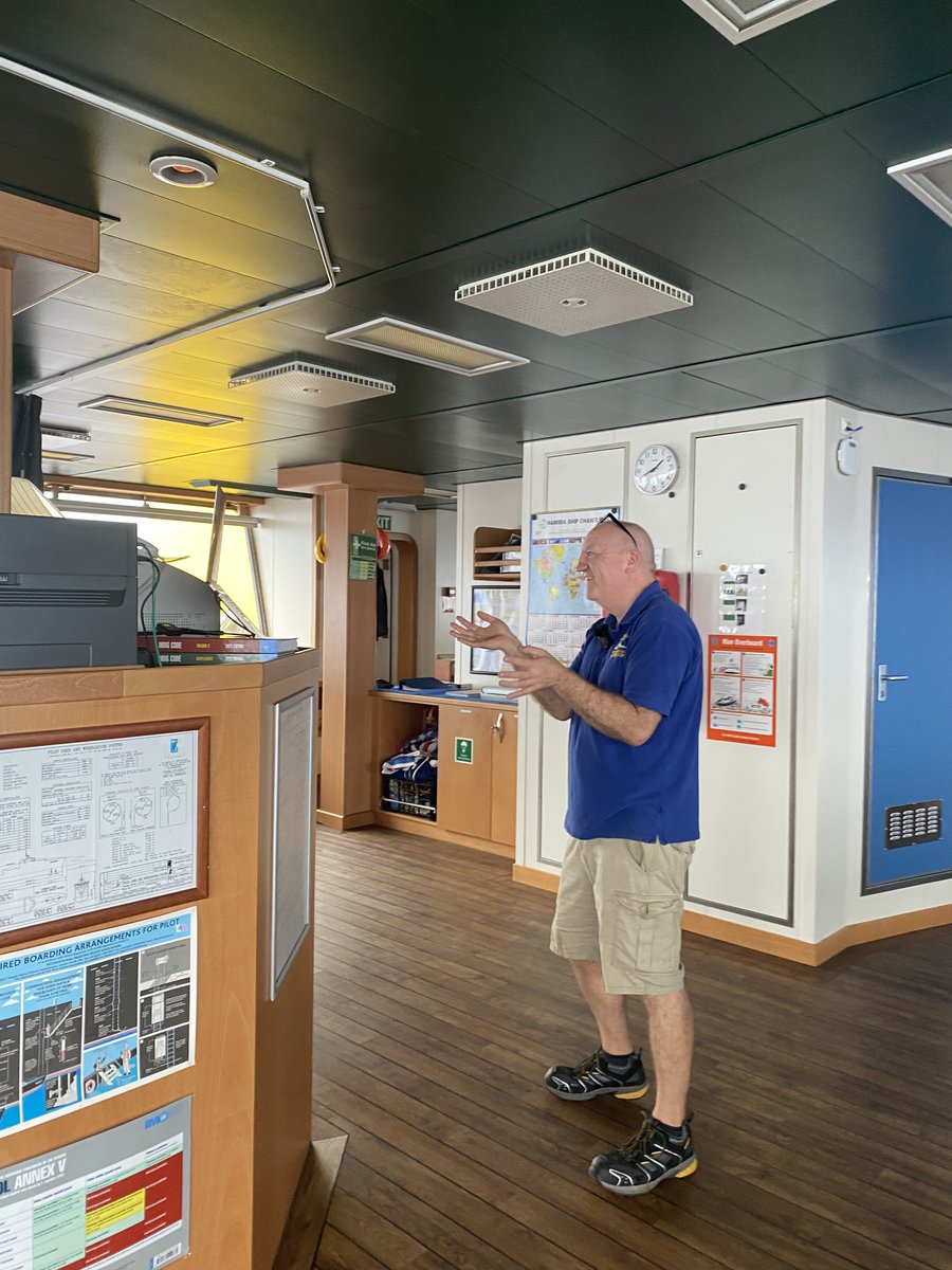 📸 NOC's Dr Ben Moat links up live to Forest Heights Academy school in Abaco, Bahamas onboard #RRSDiscovery.