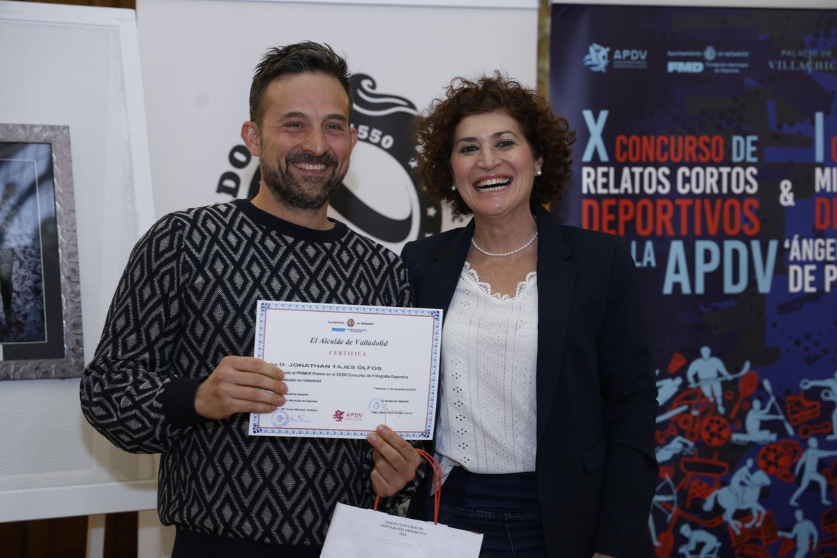 AyuntamientoVLL's tweet photo. 🏅 El @AyuntamientoVLL y @APDValladolid entregan los premios del XXXIII Concurso de Fotografía Deportiva, el X Concurso de Relatos Cortos Deportivos, y el I Concurso de Microrrelatos Deportivos, 'Ángel María de Pablos'.

👏 ¡Enhorabuena a todos!

➕Info ��https://t.co/3yjHYGn1Yz https://t.co/AejJAZMWrw