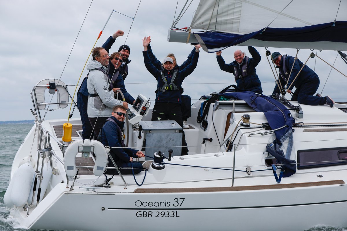DurdenandHunt's tweet image. Earlier this year James Hunt, Durden & Hunt Co-Founder, competed in Rightmove's third annual charity regatta; with his team winning first place and securing a portion of the £35,000 prize money for The Jenna Wilkins Foundation⛵️
Read more on our blog: durdenandhunt.co.uk/blog/durden-hu…