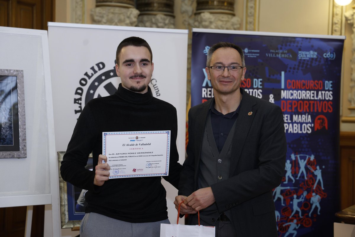 AyuntamientoVLL's tweet photo. 🏅 El @AyuntamientoVLL y @APDValladolid entregan los premios del XXXIII Concurso de Fotografía Deportiva, el X Concurso de Relatos Cortos Deportivos, y el I Concurso de Microrrelatos Deportivos, 'Ángel María de Pablos'.

👏 ¡Enhorabuena a todos!

➕Info ��https://t.co/3yjHYGn1Yz https://t.co/AejJAZMWrw