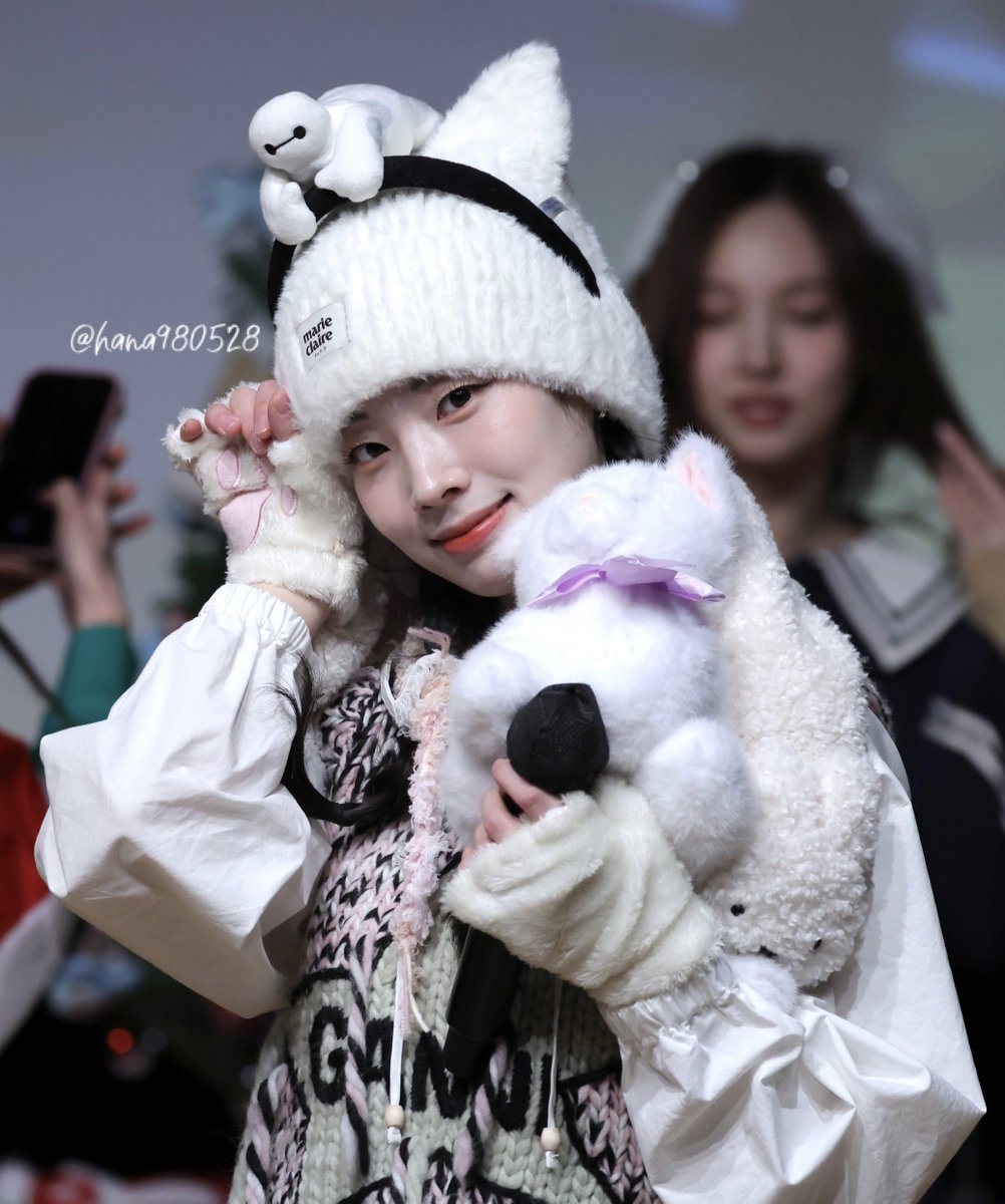 2024.12.13 ペンサ 猫ポーズして遊んでくれてありがとう☺️🤍 #TWICE