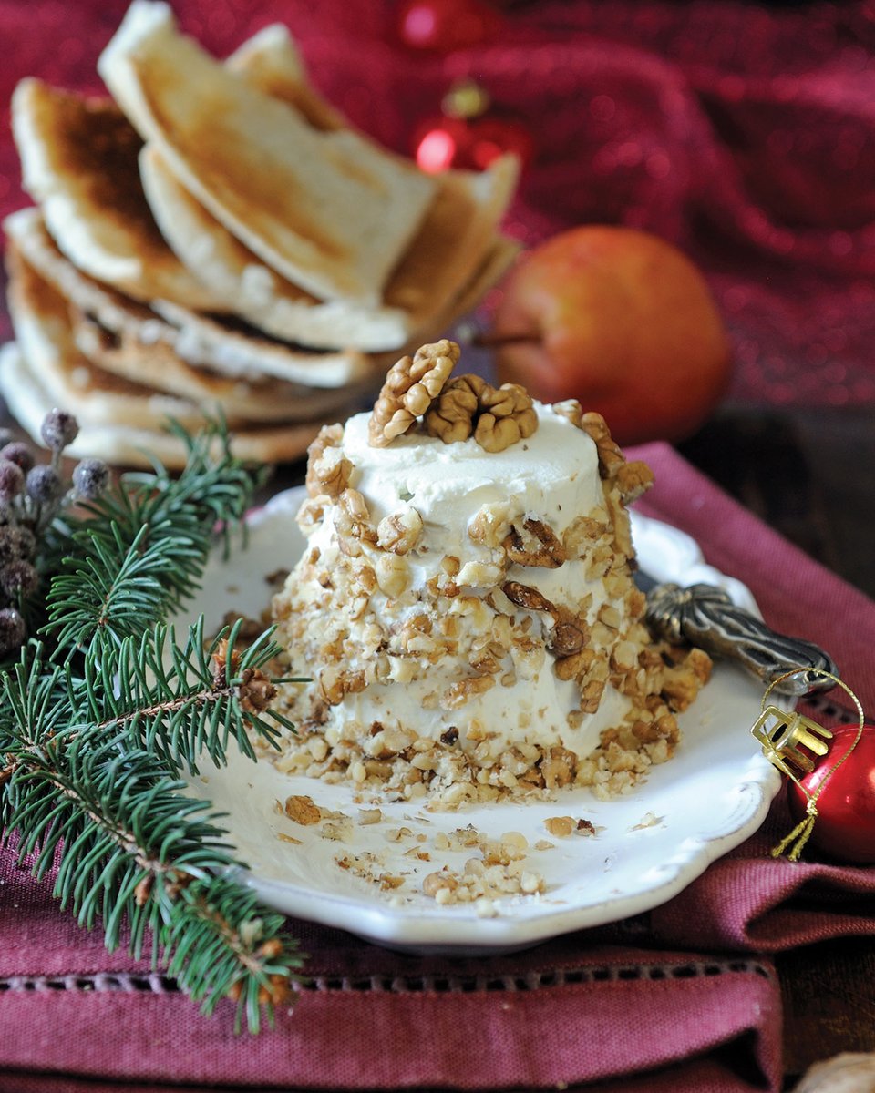 ItaliaMag's tweet photo. This recipe makes a stunning gorgonzola, mascarpone and walnut pâté, which is sure to impress in a festive antipasti or after-dinner formaggi e frutta 🍽
https://t.co/VNXDuJFg2y
#italiamoments #italianchristmas #italianfood #italianrecipe https://t.co/EgJKVywAiZ