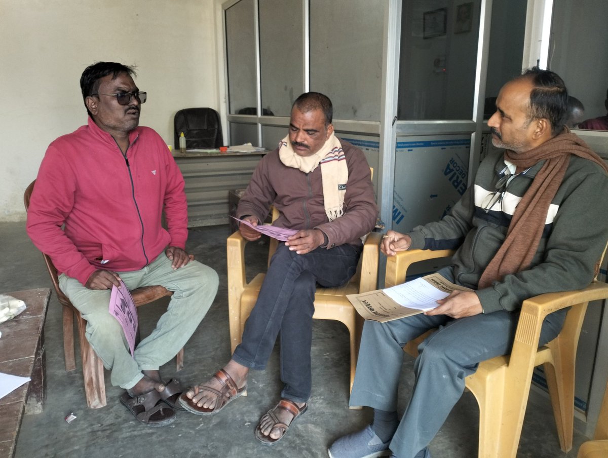rakesh_uppcl's tweet photo. अवर अभियंता देवा के द्वारा ग्रामीण अंचल में ग्राम प्रधानों से संपर्क कर एक मूस्त समाधान योजना के बारे में चर्चा किया और उपभोक्ताओं को इस योजना में  लाभ दिलवाने हेतु निवेदन किया गया https://t.co/QBZ6ctdceF