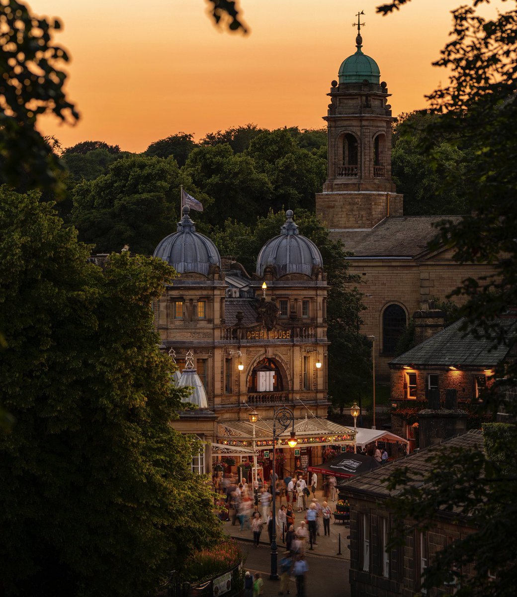 AndrewPBrooks's tweet image. Really happy to have a selection of my #Buxton photographs now available at the Buxton Visitors Centre ( @BuxCHE ) located in the Pump Room by the Crescent.

Here’s a few of my photographs of the beautiful architecture of the town that are available as prints, bookmarks &amp;amp; cards.