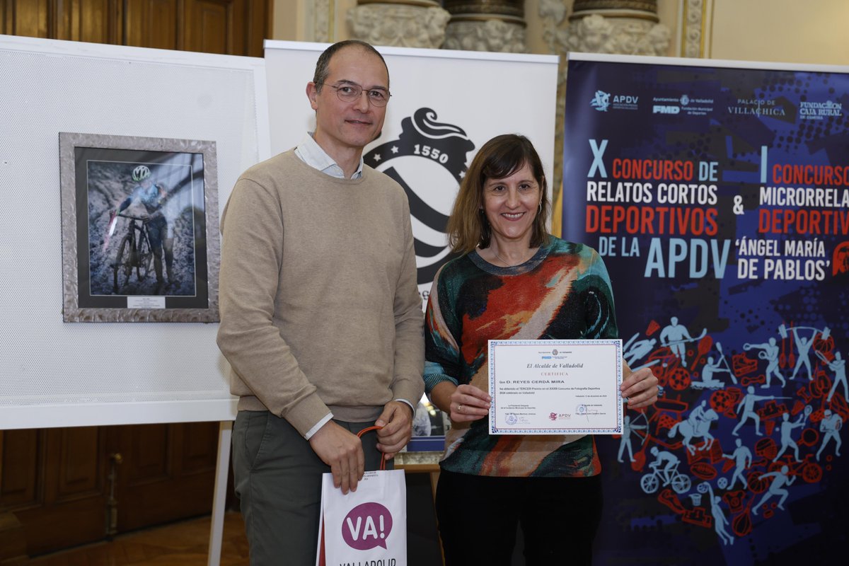 AyuntamientoVLL's tweet photo. 🏅 El @AyuntamientoVLL y @APDValladolid entregan los premios del XXXIII Concurso de Fotografía Deportiva, el X Concurso de Relatos Cortos Deportivos, y el I Concurso de Microrrelatos Deportivos, 'Ángel María de Pablos'.

👏 ¡Enhorabuena a todos!

➕Info ��https://t.co/3yjHYGn1Yz https://t.co/AejJAZMWrw