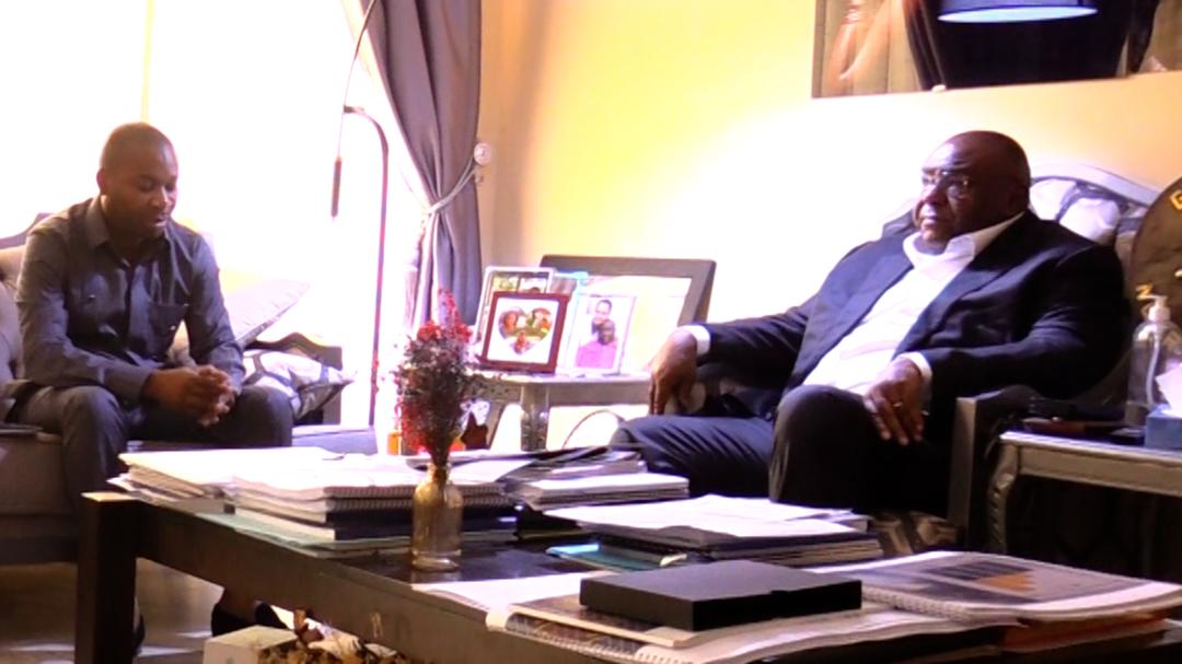 YvesBuya1's tweet photo. #RDC La réhabilitation de l'aéroport de Kavumu au menu du Tête à tête entre le VPM Jean Pierre @bembajp et le député Trésor LUTALA MUTIKI, élu de Mwenga... 

 C'est à se demander : Pourquoi ce silence? 

Après plus de 8 ans pourtant, il y'a eu décaissement de 30% des fonds alloué pour la réhabilitation dudit Aéroport à la société SOKERICO... À la place, C'est le silence totale, plus rien en terme des travaux... 

Outre l'aeroport de Kavumu, ceux des aerodromes de kamituga  Lugushwa, Nyamibungu ont été abordés dans l'échange entre l'élu de Mwenga et le VPM-@bembajp.. 

Sous pression et dans ces entrefaites, le VPM Bemba à rassurer son implication pour que le plus tôt possible les travaux commences dans ces aérodromes et aero de Kavumu avec une visite  début janvier des quelques Députés originaires du Sud-Kivu à l'idée d'impulser la relance des travaux... 

Par ailleurs, cette rencontre entre l'elu de Mwenga et le VPM-@bembajp est due à l'initiative parlementaire initié par l'élu de Mwenga en date du 30 septembre en rapport avec l'aéroport de kavumu... 

(Source proche du dossier)