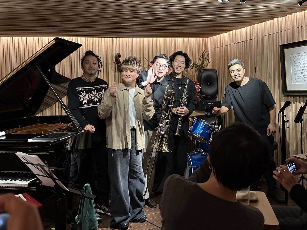 sanoazusa's tweet photo. moto. Special Quintet
 #themomentjazzclub #ライブゾ https://t.co/b4WNJ2qDoP