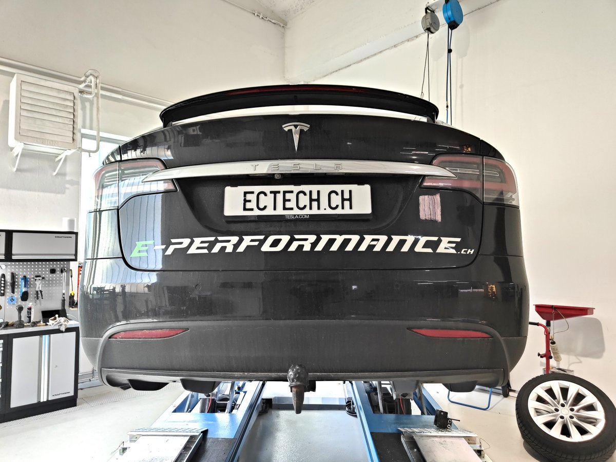 Ectech_ch's tweet photo. Heute bei https://t.co/2WMwKQNaX8
*************************
Das Tesla Model X des Elektro-Motorradspezialist bei Elektro-Autospezialist zum Wartungsservice auf der Bühne. 😇😀🔋⚡️
#ectech.ch #tesla #elekroauto #service #wartung #endofwarrantycheck #reparatur #optimierung https://t.co/bic3pcqeNv