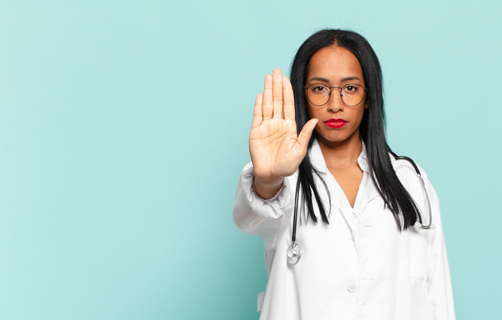 BCFamilyDoctors's tweet image. 🚨 Violence against family doctors is a serious issue. In our member survey, 20 per cent of you reported facing verbal abuse, threats or physical assault. No one should feel unsafe at work. Your safety matters: ow.ly/ZRrF50UqbiT 💙 #HealthcareSafety #BCFamilyDocs #BCHealth