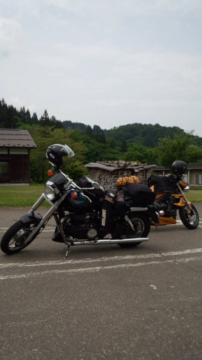 odichangeboku's tweet photo. #何気ない田舎風景
#triumphspeedmaster
#triumphstreettriple
#新潟 https://t.co/boceurntmM