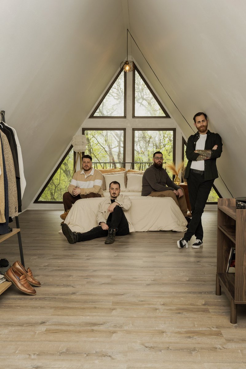 LEFT EMPTY tweet media