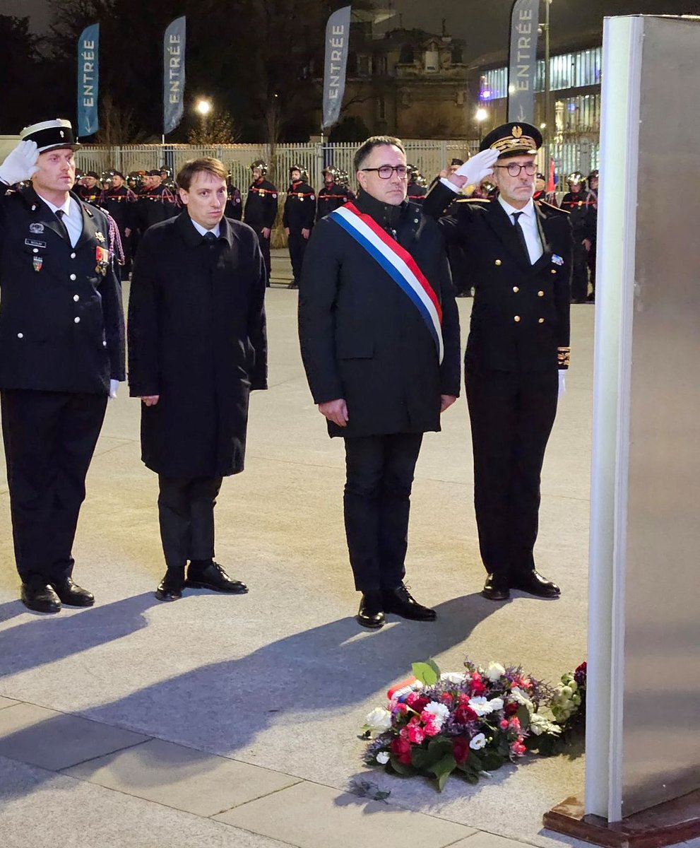 Prefet51's tweet image. #Sapeurspompiers

👩‍🚒👨‍🚒Le préfet Henri Prévost, a présidé la célébration de la #Saintebarbe, en présence des élus du territoire, des autorités civiles et militaires, du président et du directeur du @SDIS51. 

L’État salue ces femmes et hommes engagés - professionnels comme