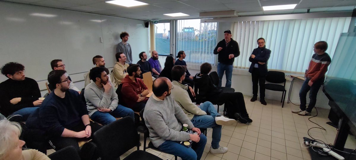 📢Retour inspirant de Franck Diard à l’URCA !

Après une visite de <a href="/HPCromeo/">ROMEOhpc</a>, l’ancien diplômé et pionnier chez NVIDIA a partagé avec les étudiants du #masterCHPS et des doctorants du <a href="/LICIIS_URCA/">Laboratoire LICIIS - LRC CEA DIGIT - URCA</a>, sa vision, son énergie, et ses valeurs.