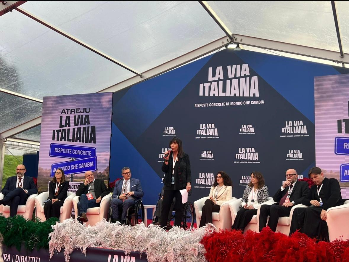 Ad #Atreju,alla presenza del ViceMinistro <a href="/MaresaBellucci/">Maria Teresa Bellucci</a> e di altri autorevoli ospiti, ho introdotto il panel “𝑺𝒖𝒑𝒆𝒓𝒂𝒓𝒆 𝒈𝒍𝒊 𝒐𝒔𝒕𝒂𝒄𝒐𝒍𝒊 𝒆 𝒗𝒂𝒍𝒐𝒓𝒊𝒛𝒛𝒂𝒓𝒆 𝒍𝒆 𝒄𝒐𝒎𝒑𝒆𝒕𝒆𝒏𝒛𝒆: 𝑳𝑨 𝑽𝑰𝑨 𝑰𝑻𝑨𝑳𝑰𝑨𝑵𝑨 𝑨𝑳𝑳’𝑰𝑵𝑪𝑳𝑼𝑺𝑰𝑶𝑵𝑬 𝑺𝑶𝑪𝑰𝑨𝑳𝑬”