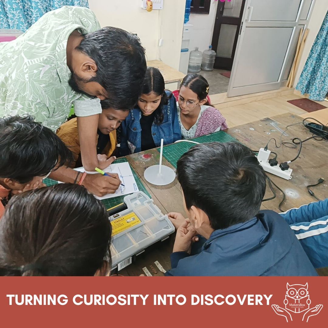 MakersBoxORG's tweet image. Students at #Makersbox are diving into electronic theories with their mentor’s expert guidance. From circuits to concepts, they’re lighting up their minds with knowledge and curiosity!
#ElectronicsLearning #MentorshipMatters #STEMEducation #HandsOnLearning #FutureInnovators