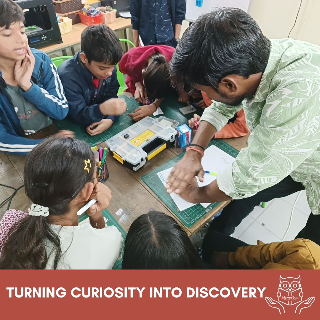 MakersBoxORG's tweet image. Students at #Makersbox are diving into electronic theories with their mentor’s expert guidance. From circuits to concepts, they’re lighting up their minds with knowledge and curiosity!
#ElectronicsLearning #MentorshipMatters #STEMEducation #HandsOnLearning #FutureInnovators