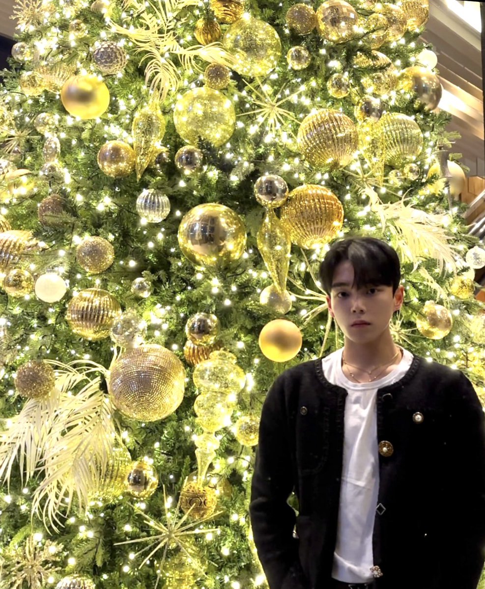 LUPITER_'s tweet photo. 유피트랑 같이 보낼 크리스마스가 벌써 설레요..🎄🎅🏻♥️
I‘m already excited to spend Christmas with lupid♥️
Lupidと一緒に過ごすクリスマスがもうわくわくします♥️
#유피테르 #시호
#LUPITER #siho
#シホ https://t.co/M5EEosTRC5