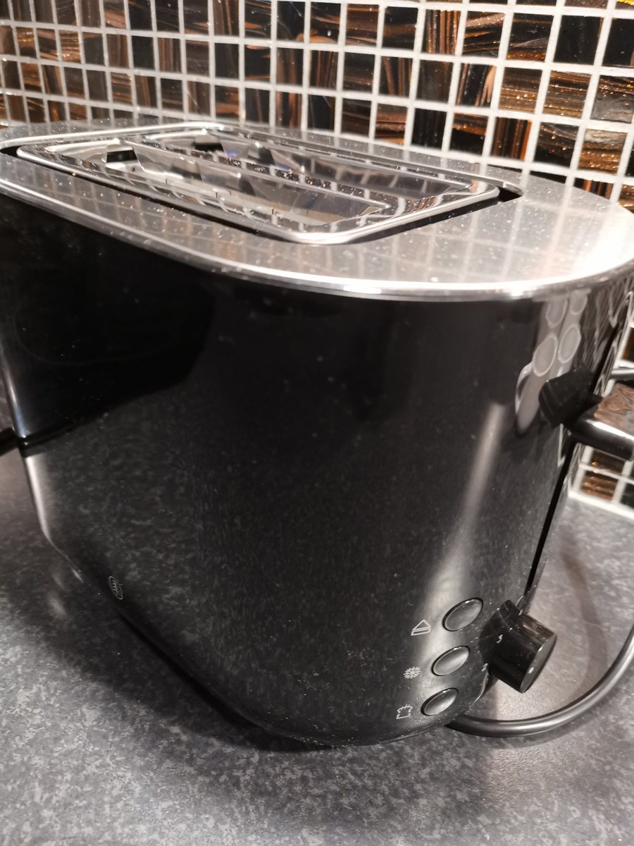 toasted some bread this morning in this brand new toaster

twitch.tv/zaelia

19 necrotic done yesterday, 19 mist today - surely