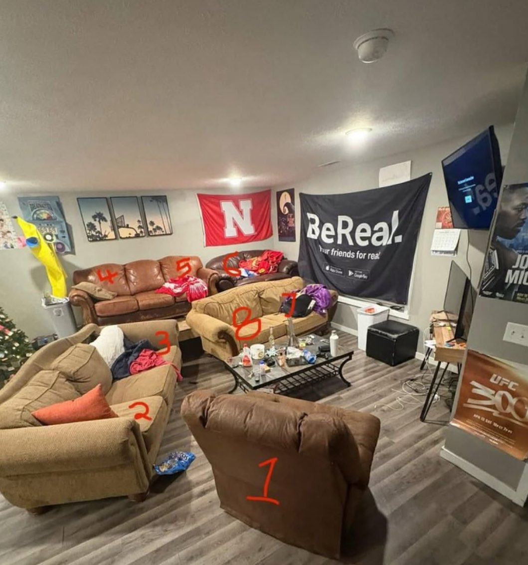 MELA BEE tweet media