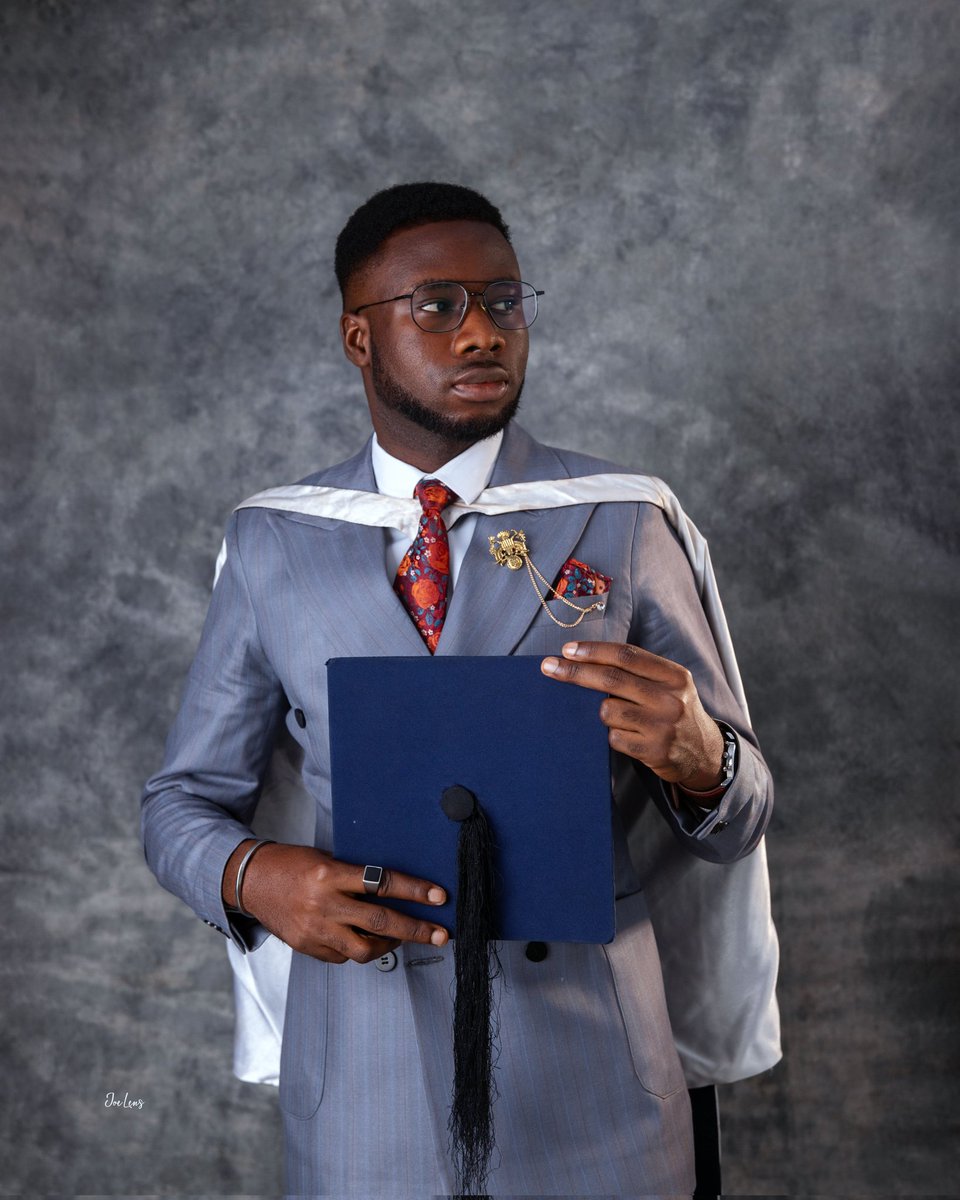 My first official tweet and it's worth it🥳

GOD has done a thing for me and I'm grateful🥺

BSc Industrial Chemistry (Hons) O.A.U Ife
First Class Honours🥇
