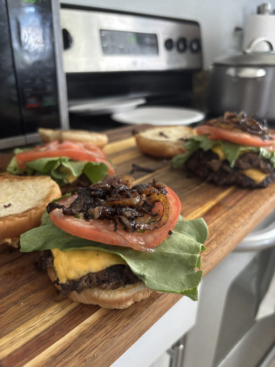 VibrantLilChick's tweet photo. Smash burgers hot and fresh, kicking off the weekend with the best. Crispy, juicy, canβt protestβthese patties are better than the rest!
#SmashBurgers #WeekendVibes #FreshOffTheGrill #FoodieLife #BurgerGoals #CrispyAndJuicy #GrillMasters #BurgerLovers #StartTheWeekendRight https://t.co/ZxMjRQzPRf