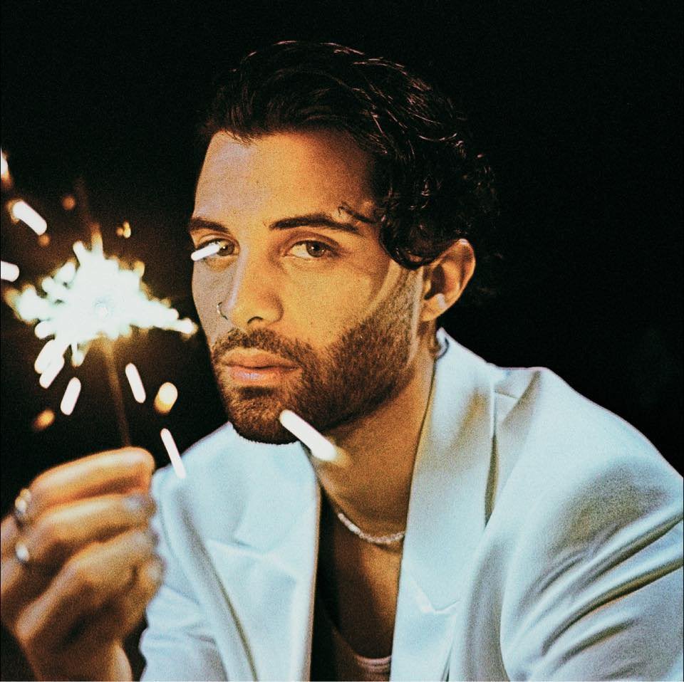 erickismine_'s tweet image. Hola, este fin de semana junto a @erluvie estaremos haciendo un stream party en la app STATIONHEAD. Empezando desde HOY a partir de las 5 de la tarde hora miami 
#ErickBrian #FANT 
FELIZ AÑO NUEVO TRISTE