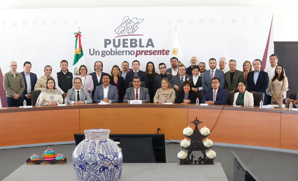 Quiero expresar mi profundo agradecimiento a nuestro gabinete; grandes funcionarias y funcionarios públicos que caminaron a mi lado en estos dos años. 

Hoy cerramos este ciclo con la frente en alto, con la conciencia tranquila y la satisfacción de haber cumplido.

¡Muchas