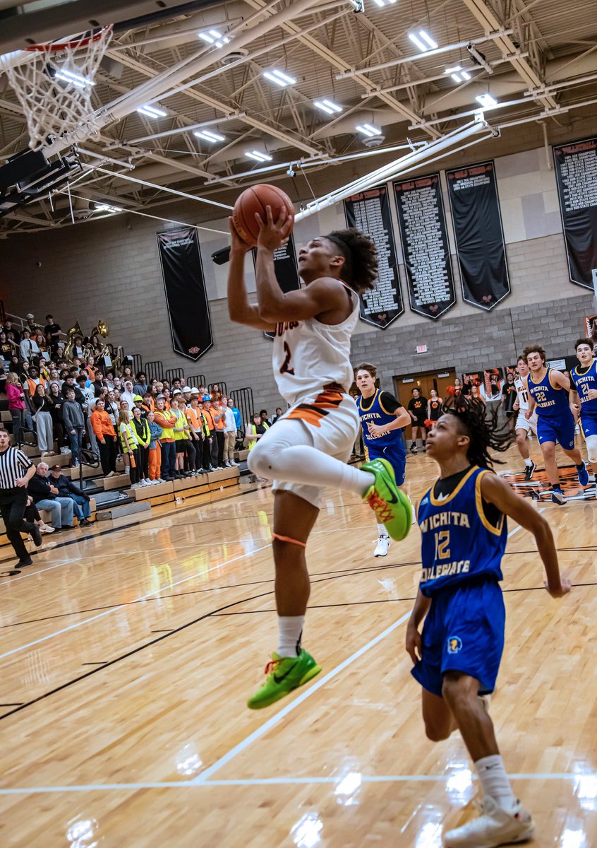 “Sophomore” Javen Colbert has received his first official juco offer from Independence Community College 🏴‍☠️🏀 <a href="/Javen2Tuff/">Javen Colbert</a> <a href="/IndyPirates/">Independence CC Pirates Athletics</a>