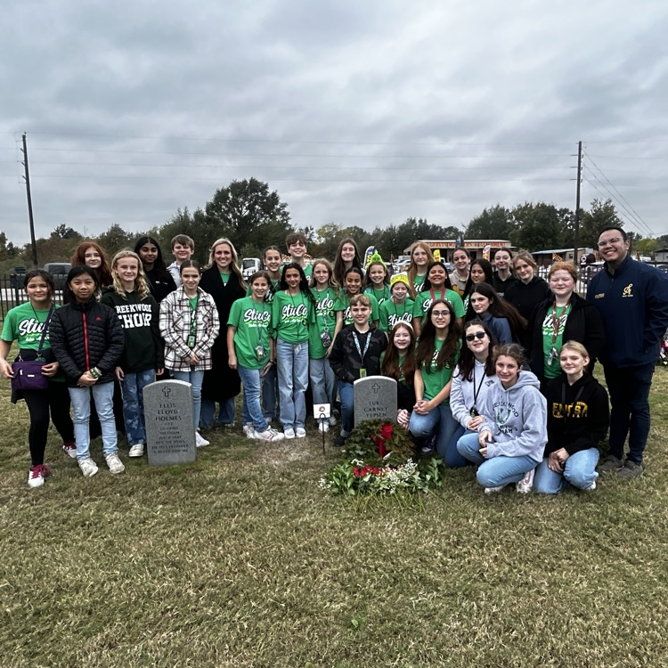 HumbleISD_CMS's tweet photo. Creekwood Student Council had the heartfelt honor of volunteering with Wreaths Across America at the Veterans Memorial Cemetery. It was a touching moment to remember and honor our heroes, including Luke Yepsen, a beloved Creekwood alum. #ColtForLife https://t.co/Ef42txuUiP