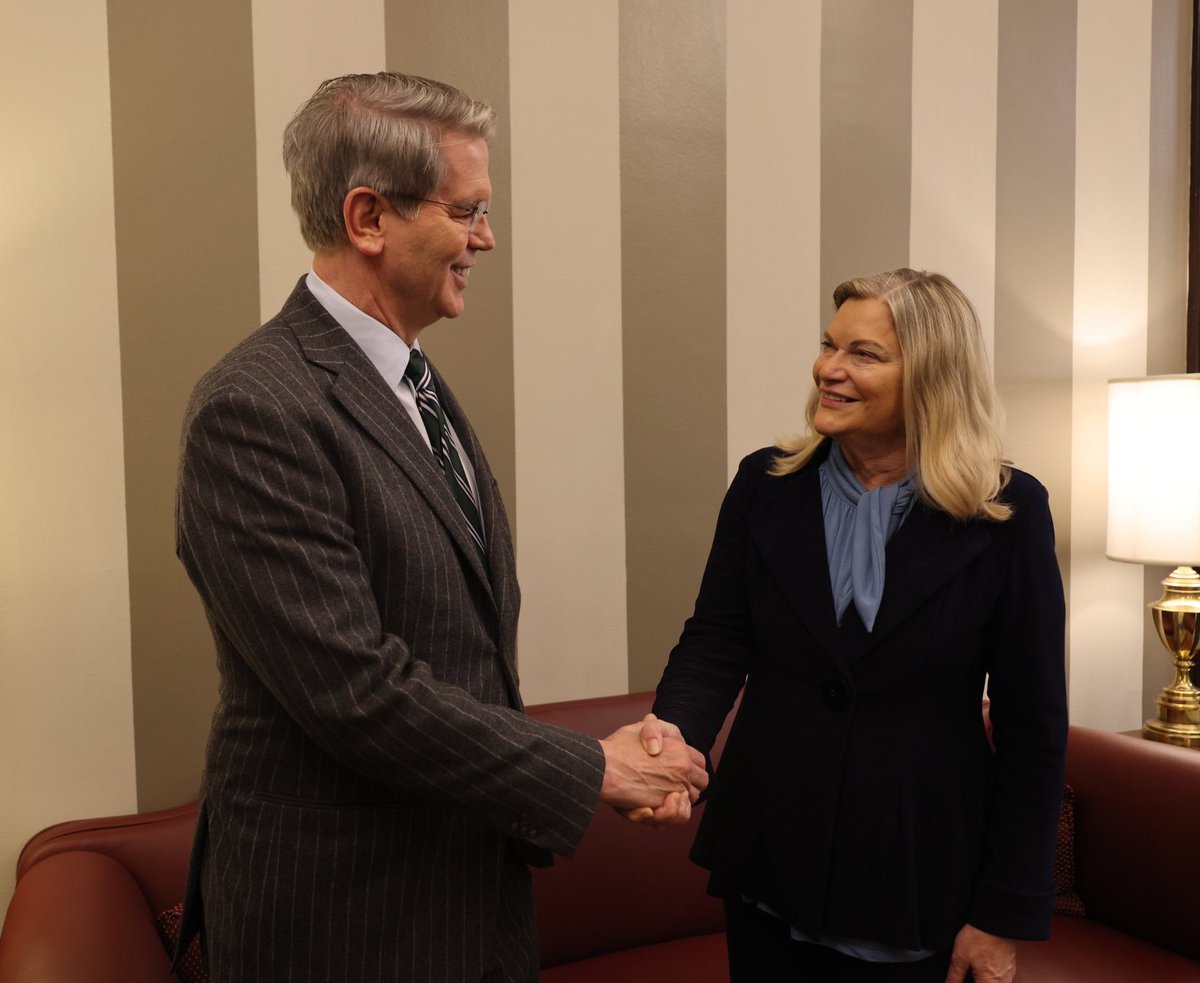 WatcherGuru's tweet photo. JUST IN: 🇺🇸 Senator Cynthia Lummis meets with Trump's incoming Treasury Secretary Scott Bessent to discuss a Strategic #Bitcoin Reserve. https://t.co/S1o8ElV7DW