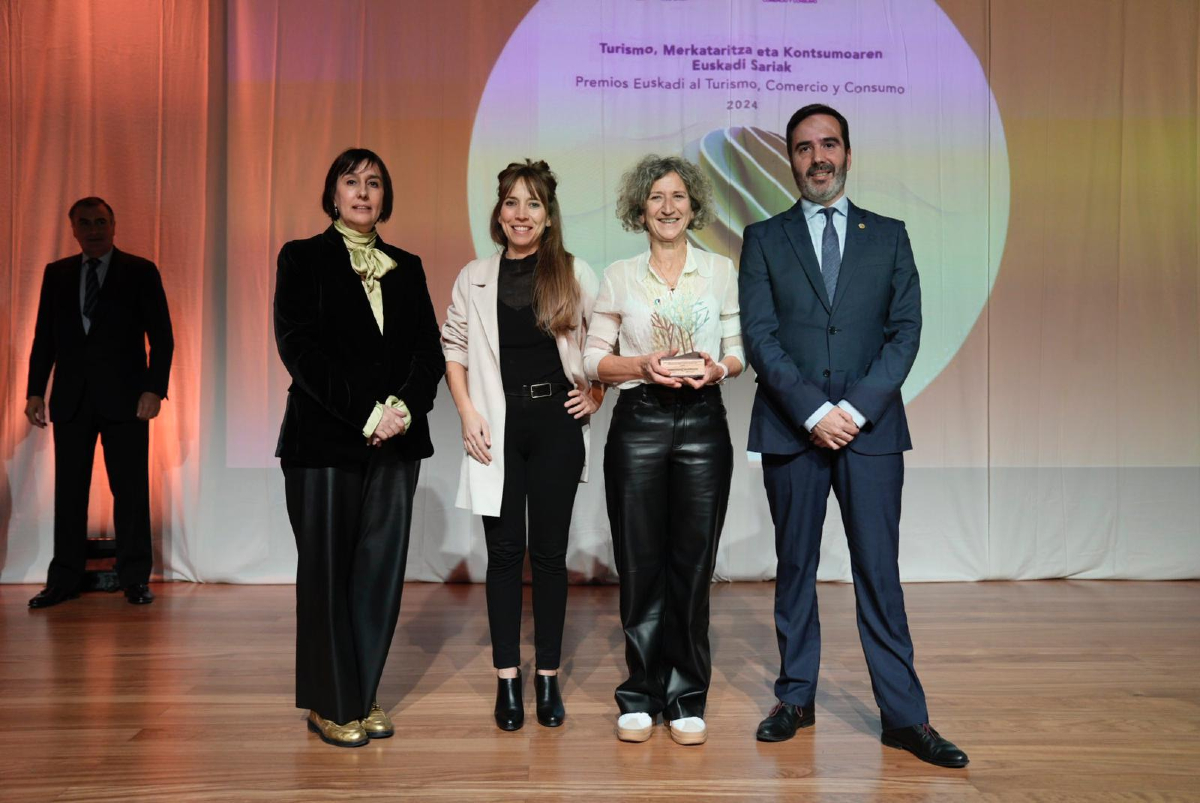 🏆🌳[EUS] Albaola Itsas Kultur Faktoria, "Helmuga Arduratsu eta Jasangarri" Euskadi Turismo Saria

Beren energia eta pasioa ematen diguten boluntarioei, erakunde eta enpresei, publikoari, eta, nola ez, Albaolako taldeari. Eskerrik asko eta zorionak. Sari hau denona da. 💚