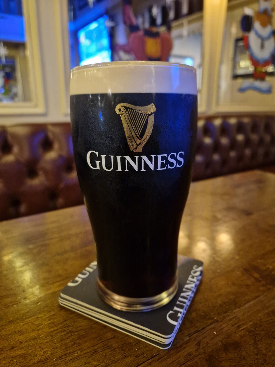 davisstephen's tweet photo. Smyths, Ballsbridge. Not bad. @PintsO_Guinness https://t.co/mD6MD0QsBh