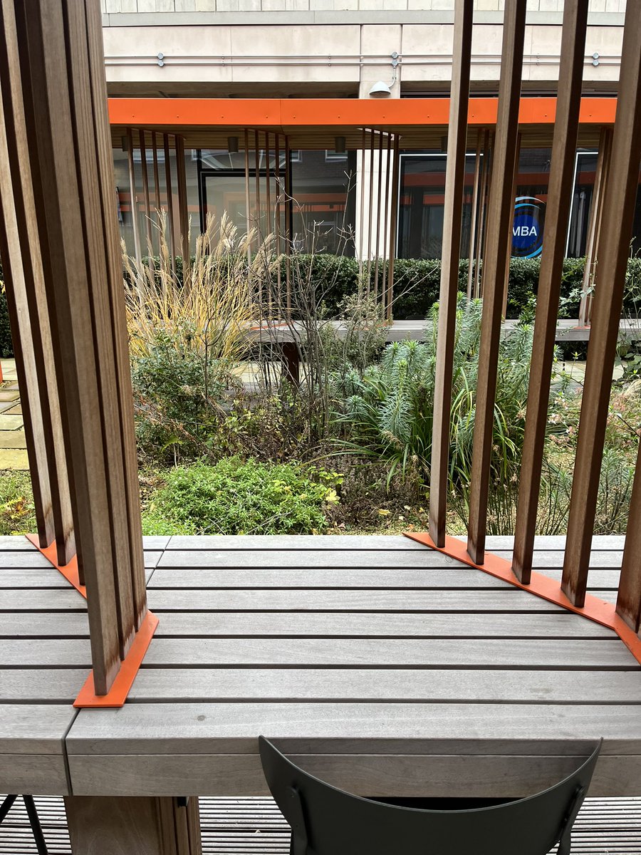 HunterIsobel's tweet image. Library garden with study desks: such a nifty idea at @LivUniLibrary.

The desks have power points and solar lights that come on as the daylight fades.

The garden has drought resistant plants inspired by Shakespeare.

Not surprisingly- they are super popular with students!