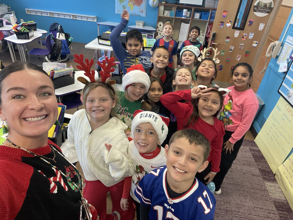 Festive Friday with some smiling faces! <a href="/Mrs_Lucito/">Maggie Lucito</a>