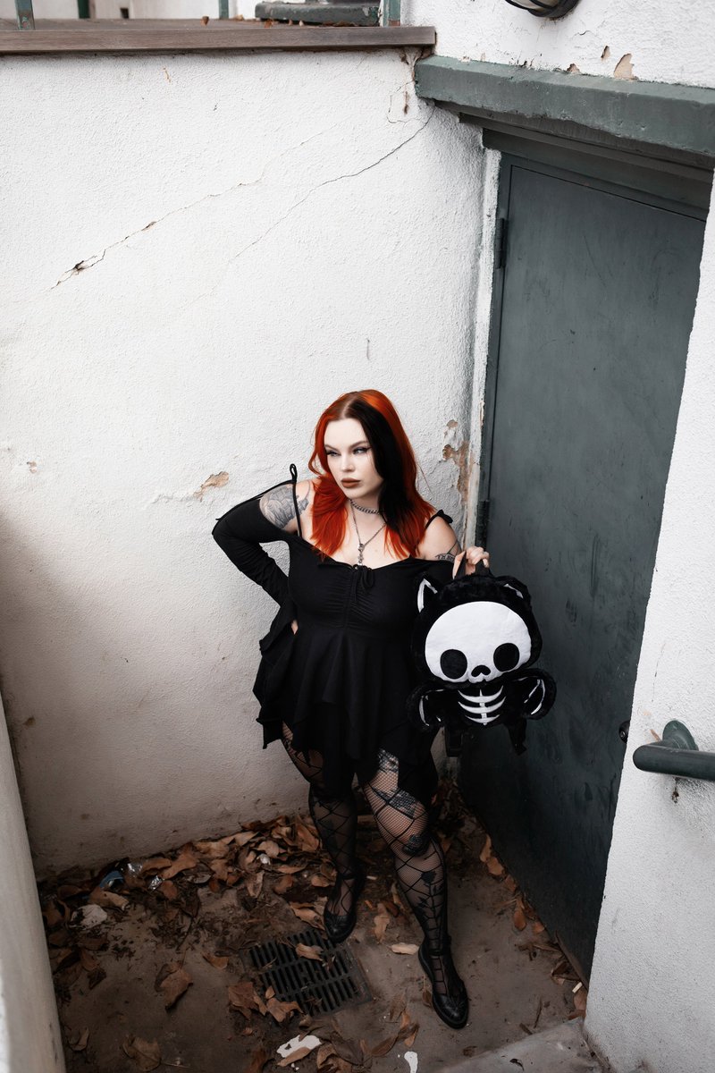 VampireFreaks's tweet image. Looking for a spooky and practical gift? Look no further than our Bony Bat Plush Backpack!

Modeled by the fabulous @kenziecakes

#BonyBat #PlushBackpack #EmoFashion #GothStyle #BatBackpack #GothBackpack #VampireFreaks