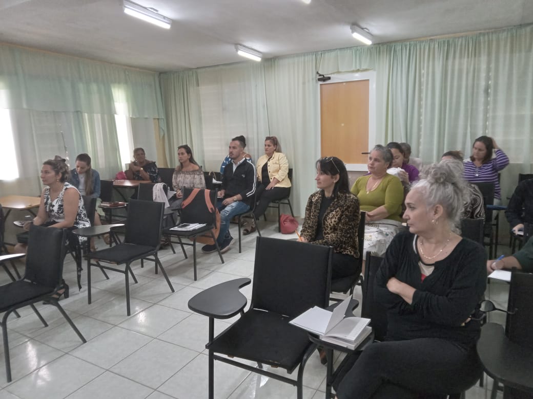 FiscaliaProvCfg's tweet photo. Ante la Diputada Odalys Medina se analizó lo realizado en cumplimiento de las recomendaciones de la #ANPP a la #FiscalíaCubana. La Decana de la Facultad de Ciencias Sociales, entregó la Condición Aniversario 45 de la @ucfgos a la #FiscalíaDeCienfuegos.
¡Gracias!
#FGRAniversario51 https://t.co/ckcKzbzAe4