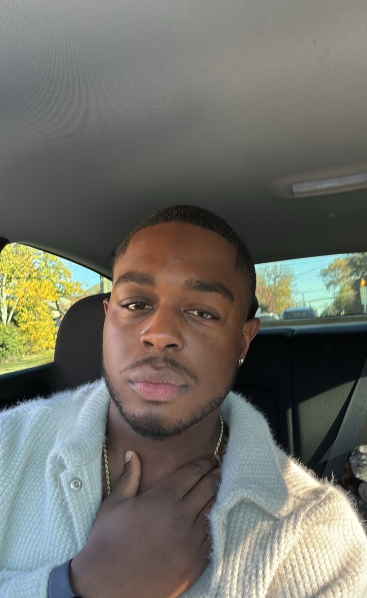 i know he love me because i get money &amp; im handsome🙂‍↕️