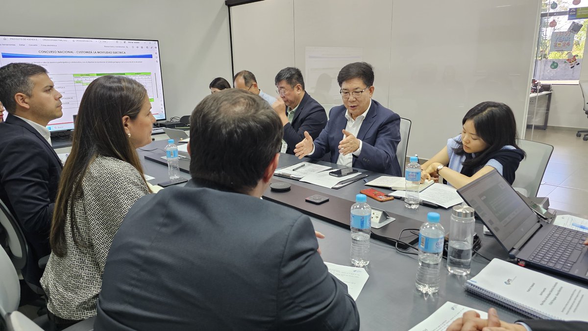 #MIC | Coordinan avances para implementación del plan piloto de movilidad eléctrica en el país

🔗 goo.su/i5AO

#GobiernoDelParaguay
#MICGenerandoOportunidades