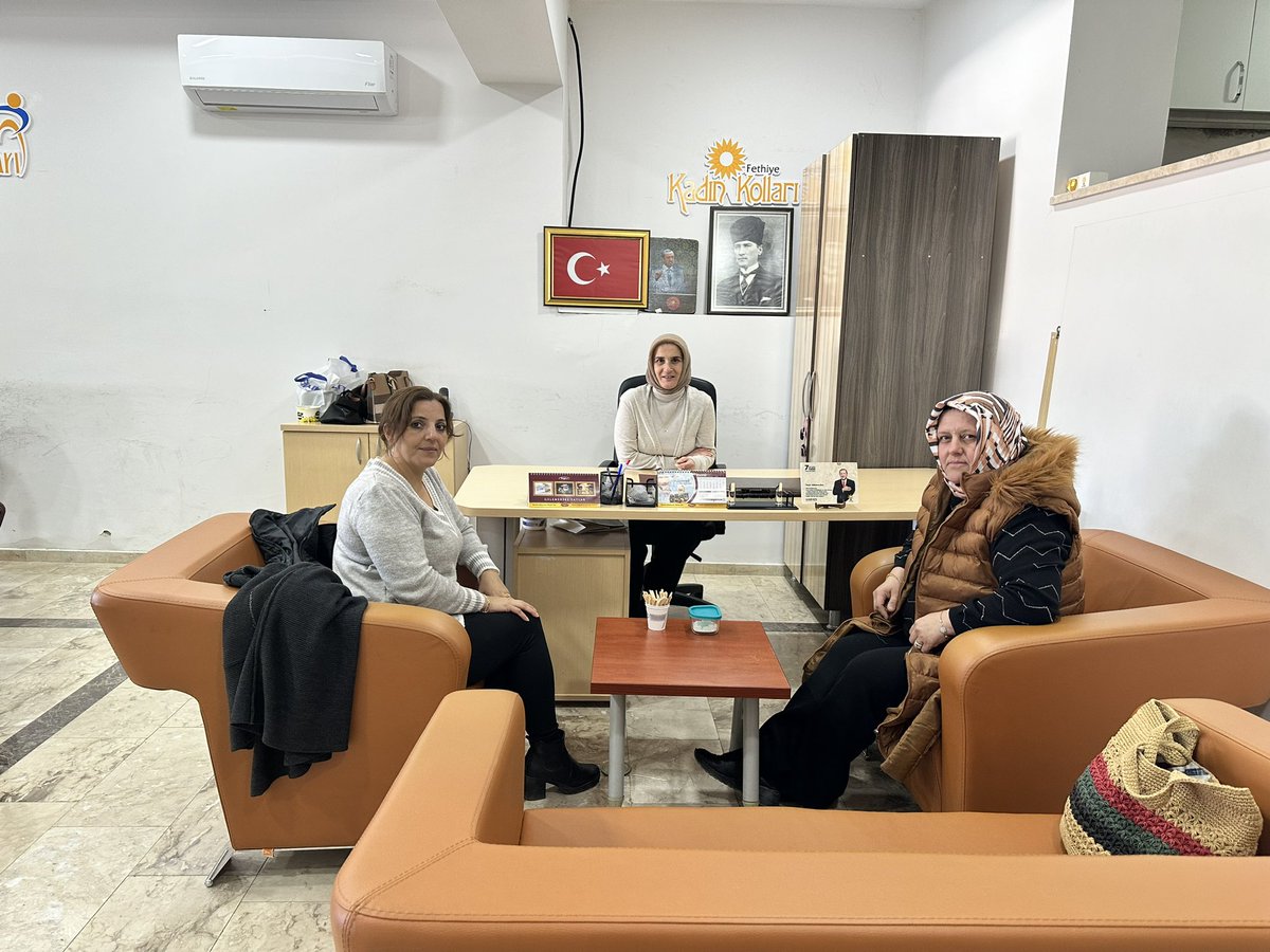 Bugünkü nöbetçimiz;
Yönetim Kurulu Üyemiz Selda Güzel’e hayırlı nöbetler dileriz.

Kadın Kolları Başkanımız Gülhanım Boz ile birlikte ilçe binamızda çalışmalarımıza devam ediyoruz.
#durmakyokyoladevam 

#AyşeKeşir
#nilgünök
#nurözel