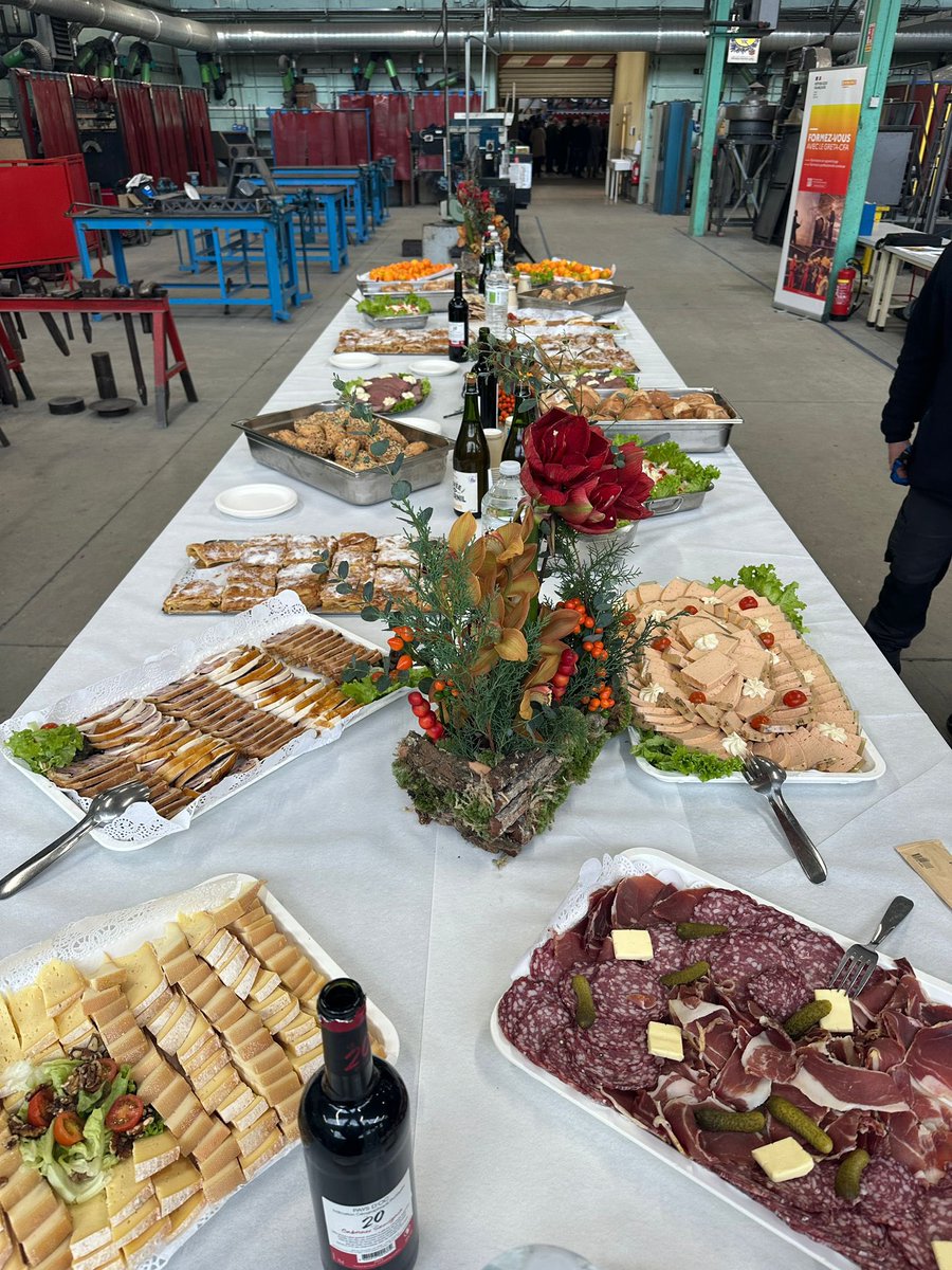 Les élèves chaudronniers du lycée <a href="/lp_montel/">LP Montel</a> de <a href="/actoulouse/">Académie de Toulouse</a> fêtent la #SaintEloi avec les entreprises partenaires 🎊
Du CAP au BTS, chacun a pu faire la démonstration de ses compétences, savoir-faire, savoir-être 👏
Une belle démonstration de l’Excellence de la <a href="/VoiePROToulouse/">Voie pro Toulouse</a>