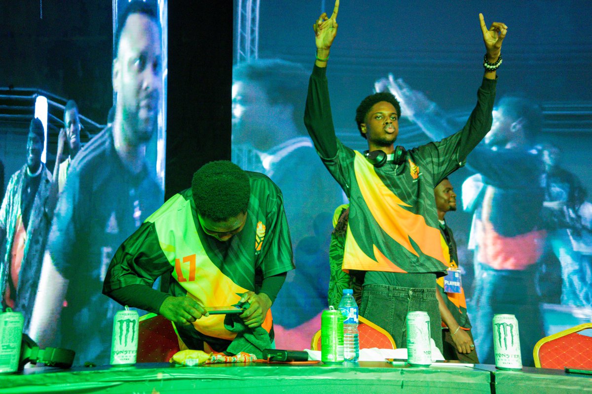 10N8EPLAY tweet media