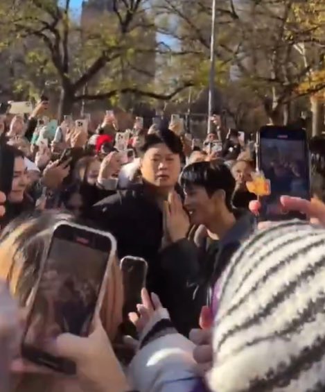 kchartsmaster's tweet image. NCT’s Mark has attended his own lookalike contest.