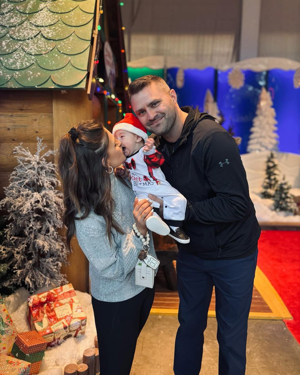 James Boofer 📸 📰 (@yankeefanintenn) on Twitter photo It’s that festive time of the year when the Boofer/Ainge family celebrates their newest addition to the family and….. the best time of the year, Christmas!!! <a href="/susanmariie/">Susan Ainge</a> <a href="/ErikAinge3/">Erik Ainge</a> It’s that festive time of the year when the Boofer/Ainge family celebrates their newest addition to the family and….. the best time of the year, Christmas!!! <a href="/susanmariie/">Susan Ainge</a> <a href="/ErikAinge3/">Erik Ainge</a>
