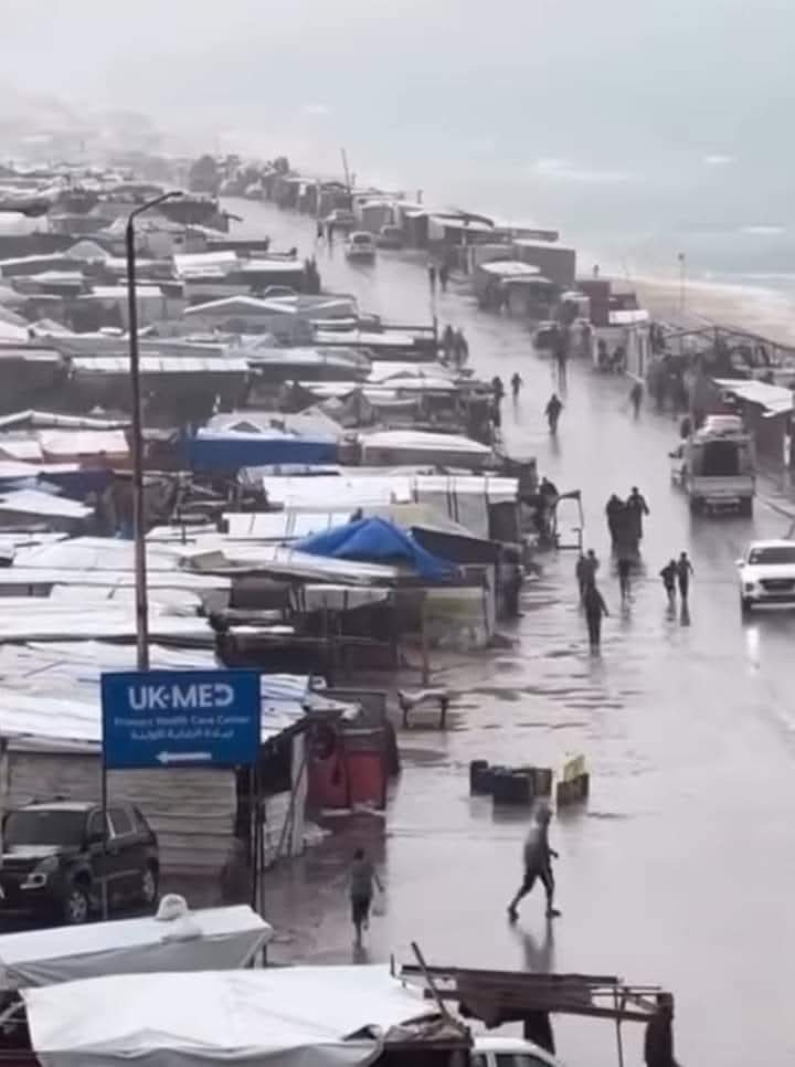 مايسمع من أصوات  "صراخ ،وزعيق  " في هذه الأثناء ، هي لمواطنين اقتلعت الرياح خيامهم في غزة 
هذه رسالة مناشدة واستغاثة لمن مازال يملك في قلبه ضمير ،انثروا الشوادر فوق النازحين ، حتى لا يقال ماتوا من الغرق.
#AlluArjunArrest 
#سوريا_الان 
#Syria 
#محمد_بن_سلمان 
#صباح_الخير 
#BBMAs
