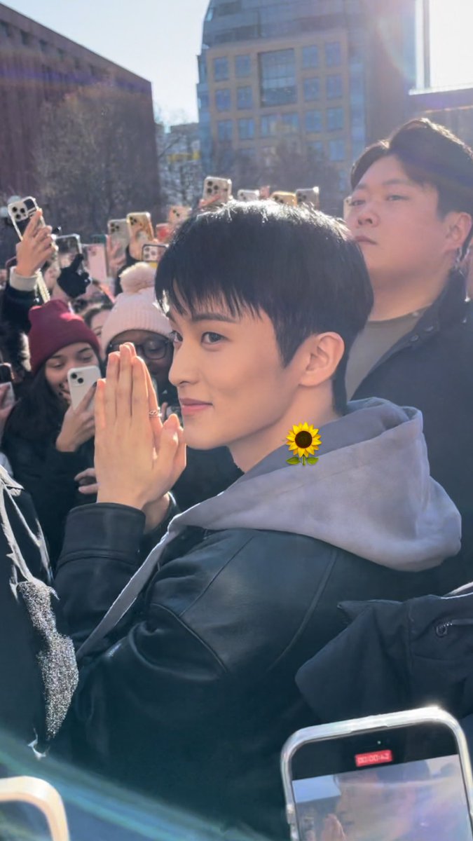 YALL I SAW MARK LEE😭😭😭 HE PULLED UP TO THE MARK LEE LOOKALIKE CONTEST😭😭😭😭