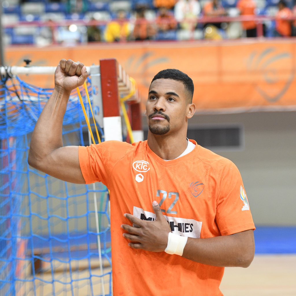 عبقرية منعم، تصديات الجدار جعفر الصفار، عودة منير وإحداثه الفارق، صاروخيات أبناء السامبا دوترا و بي جيه وانسجامهم وقتاليتهم،

مكاسب حقيقية بالإضافة إلى روح العُمدة وبسالة سلام وأناقة العلي و رغبة عباس، كما لانزال بإنتظار الأكثر من سحر المايسترو

يا لهُ من برتقالي جميل ورائع

#مضر