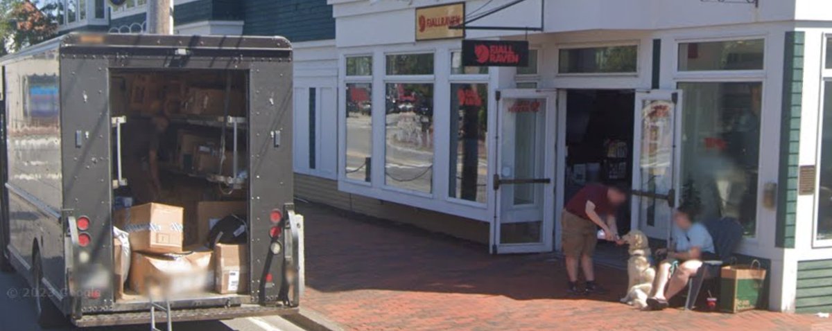 mainenewshound's tweet image. Summer of 2023 in Maine
Outside the Fjällräven Outlet in Freeport
#maine #mepolitics #mainelife #freeportme
Look close.      Look real close🐶