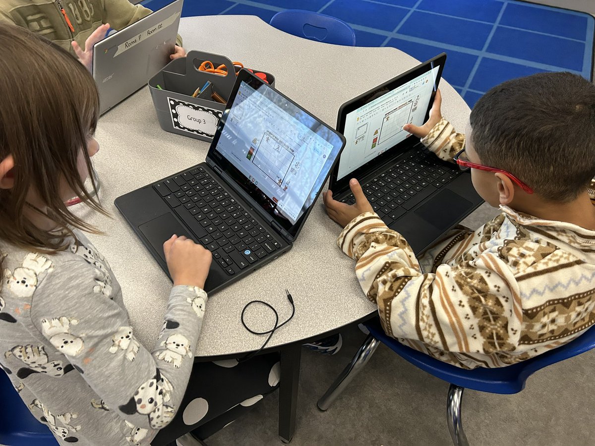 MissLEmmanuel's tweet image. We are working on our coding skills! Can you get the gingerbread man to his house? Can you get the frog to his hot chocolate?🐸☕️🏡
•
@OttCatholicSB @SMYocsb @uOttawaEdu #ocsbMath #ocsbCodes